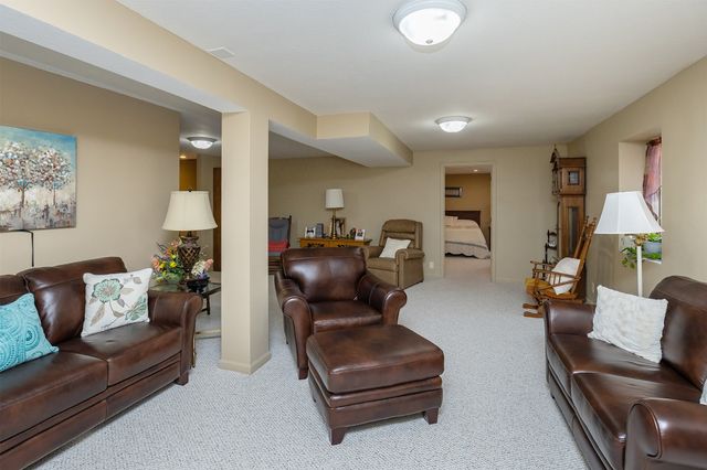1665 SE Holiday Crest Circle, Waukee, IA 50263
