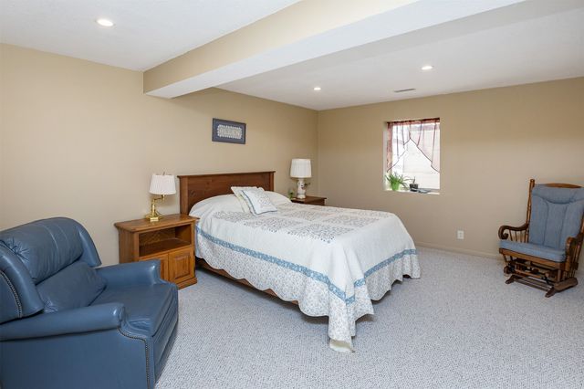 1665 SE Holiday Crest Circle, Waukee, IA 50263