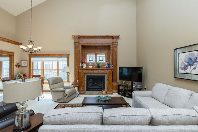 1665 SE Holiday Crest Circle, Waukee, IA 50263