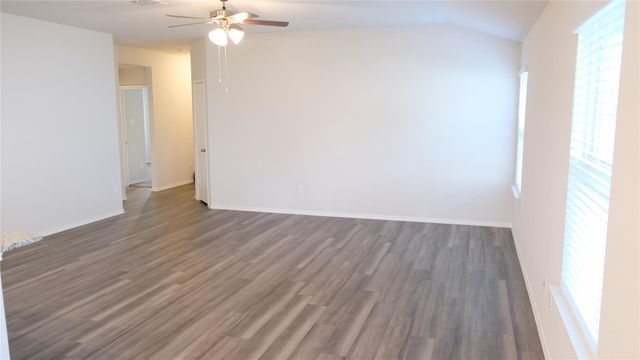 109 Gunther WAY, Taylor, TX 76574