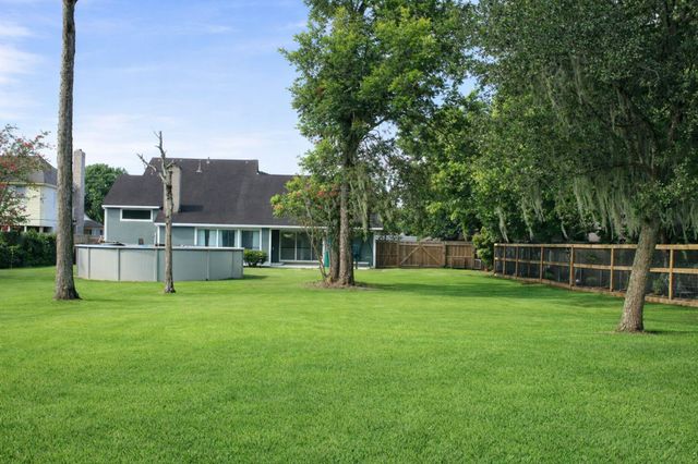 403 Banyan Street, Lake Jackson, TX 77566