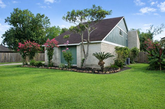 403 Banyan Street, Lake Jackson, TX 77566