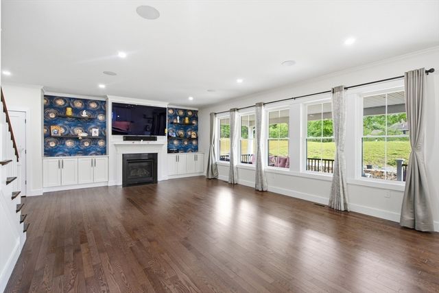 10 Darby Ln, Wilmington, MA 01887
