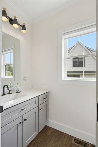 10 Darby Ln, Wilmington, MA 01887