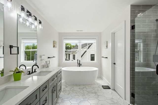 10 Darby Ln, Wilmington, MA 01887