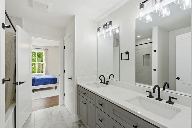 10 Darby Ln, Wilmington, MA 01887