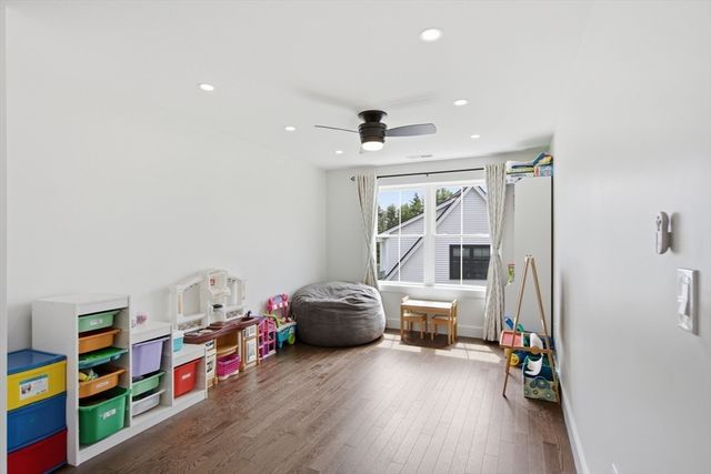 10 Darby Ln, Wilmington, MA 01887