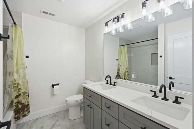 10 Darby Ln, Wilmington, MA 01887