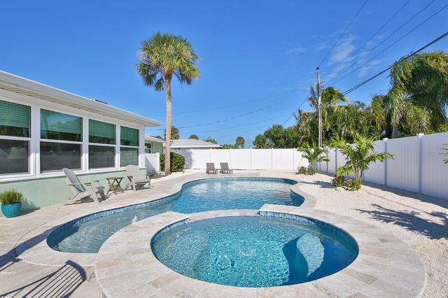 305 67TH STREET, Holmes Beach, FL 34217