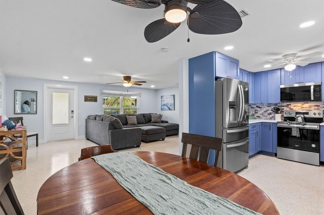 305 67TH STREET, Holmes Beach, FL 34217