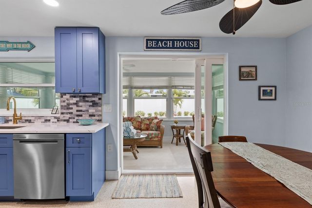 305 67TH STREET, Holmes Beach, FL 34217