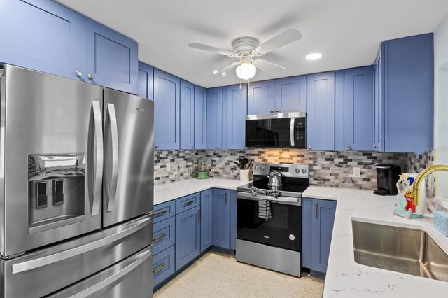 305 67TH STREET, Holmes Beach, FL 34217