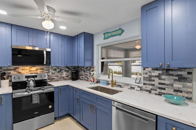 305 67TH STREET, Holmes Beach, FL 34217