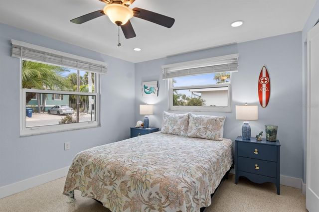 305 67TH STREET, Holmes Beach, FL 34217