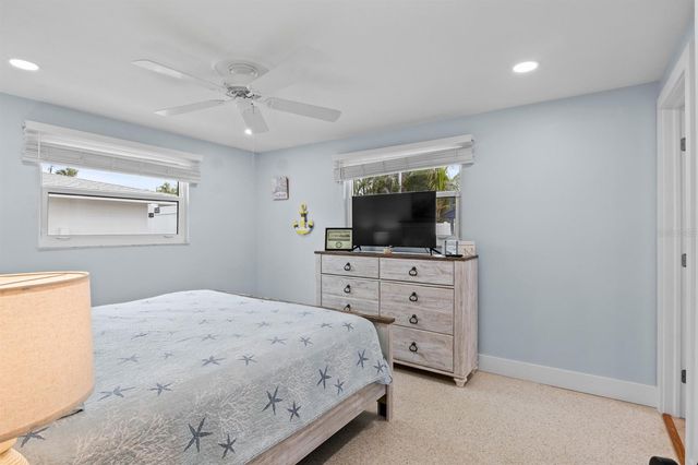 305 67TH STREET, Holmes Beach, FL 34217