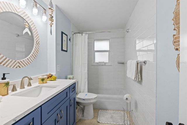 305 67TH STREET, Holmes Beach, FL 34217