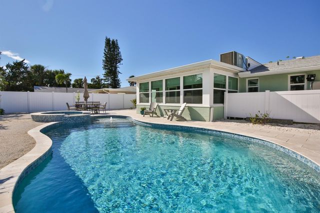 305 67TH STREET, Holmes Beach, FL 34217