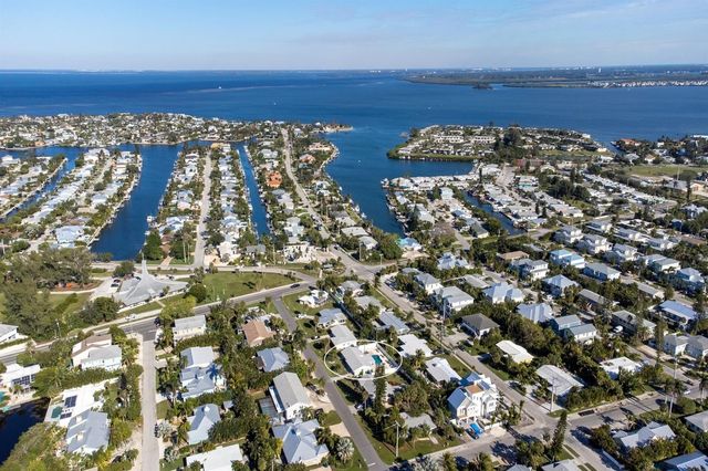 305 67TH STREET, Holmes Beach, FL 34217