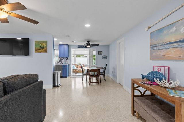 305 67TH STREET, Holmes Beach, FL 34217