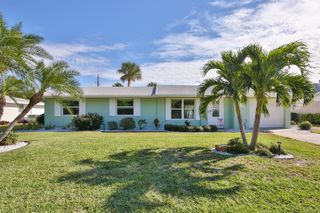 305 67TH STREET, Holmes Beach, FL 34217