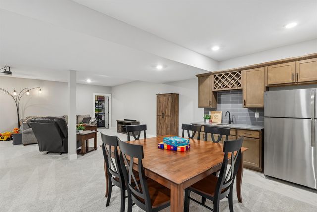 17008 Hickory Drive, Urbandale, IA 50323