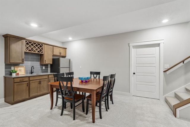 17008 Hickory Drive, Urbandale, IA 50323
