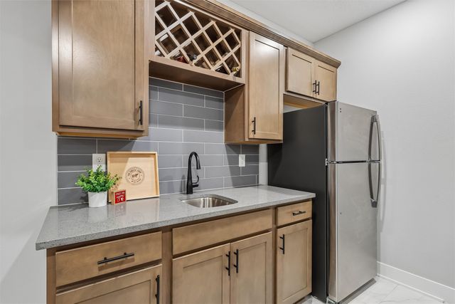 17008 Hickory Drive, Urbandale, IA 50323
