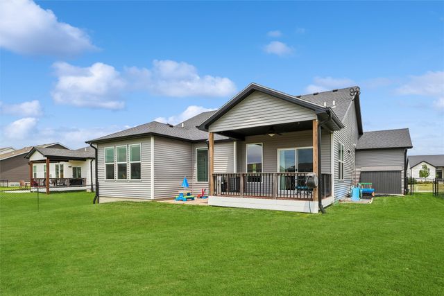 17008 Hickory Drive, Urbandale, IA 50323