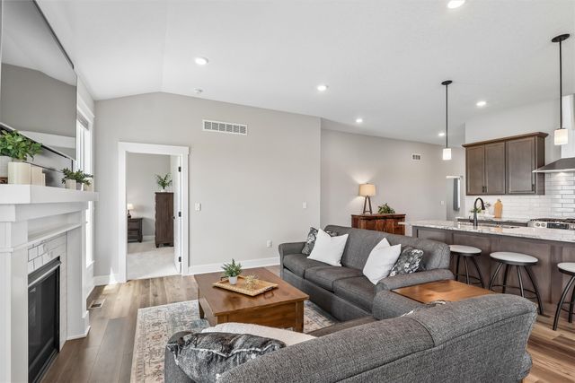 17008 Hickory Drive, Urbandale, IA 50323
