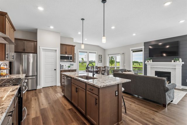 17008 Hickory Drive, Urbandale, IA 50323