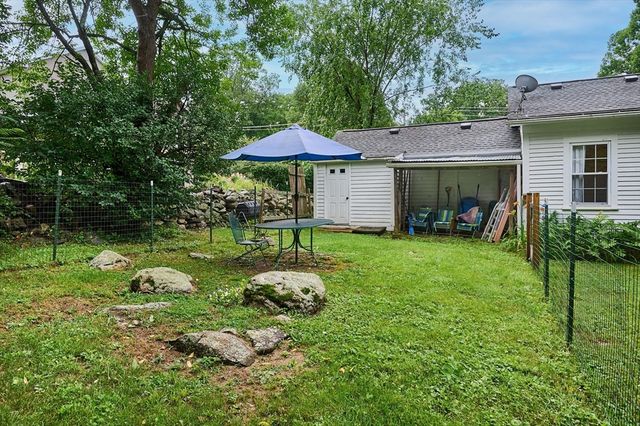 80 Jackson St, Belchertown, MA 01007