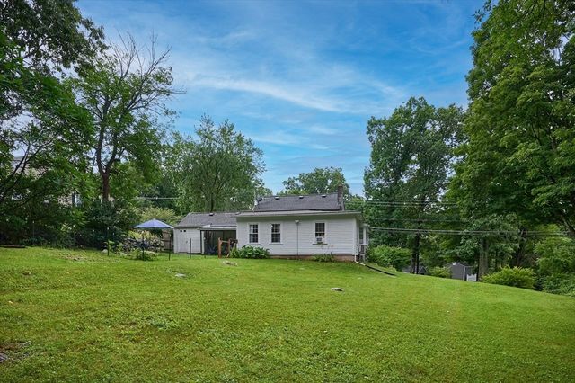 80 Jackson St, Belchertown, MA 01007