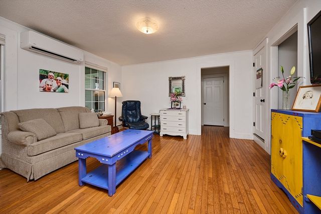 80 Jackson St, Belchertown, MA 01007