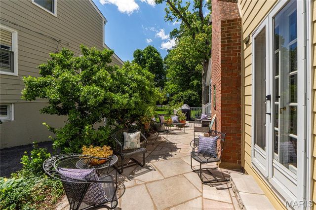 217 Elm Avenue, St Louis, MO 63122