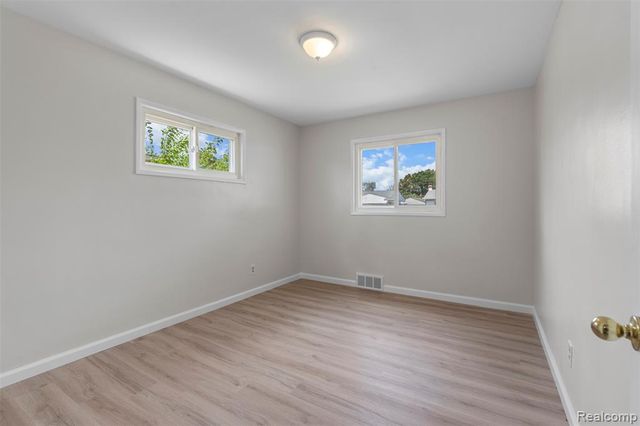 27517 Windsor Street, Garden City, MI 48135