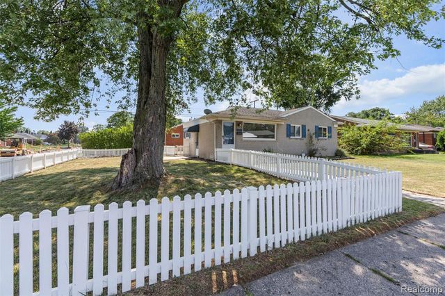 27517 Windsor Street, Garden City, MI 48135