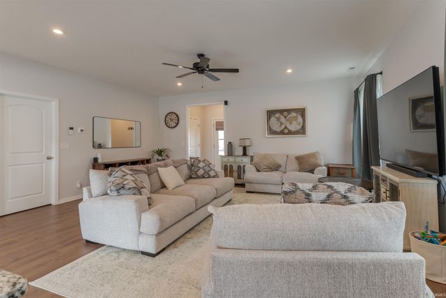 2935 TIPPERARY Drive, Evansville, IN 47725