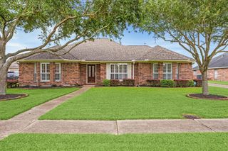 2008 Plantation Drive, Friendswood, TX 77546