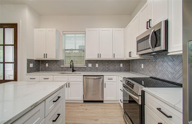 6420 Highland Pine Lane, Houston, TX 77091