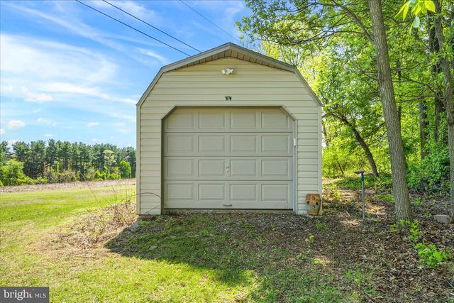 6254 HICKORY RD, Stewartstown, PA 17363