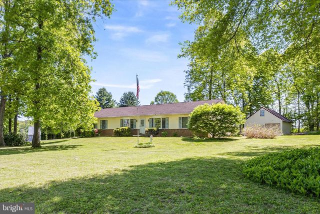 6254 HICKORY RD, Stewartstown, PA 17363