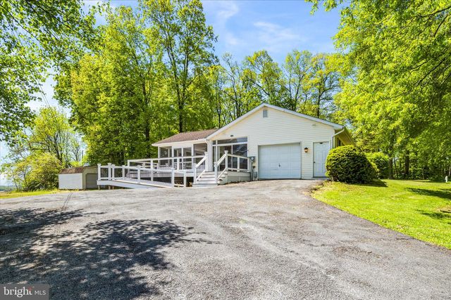 6254 HICKORY RD, Stewartstown, PA 17363