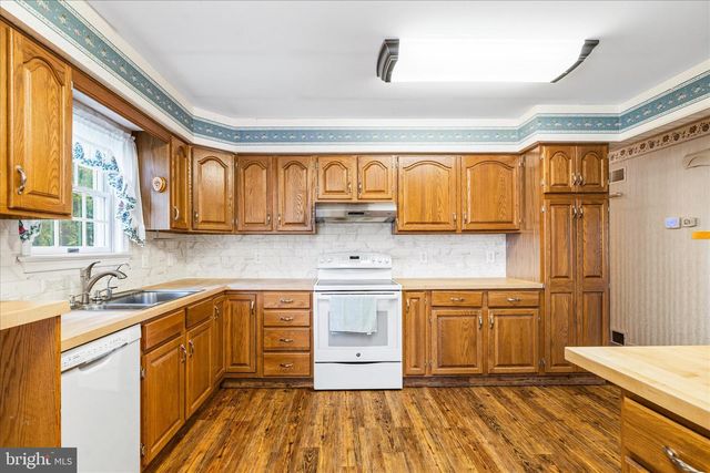 6254 HICKORY RD, Stewartstown, PA 17363