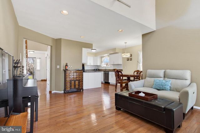 1 FISHER DR, Hillsborough, NJ 08844