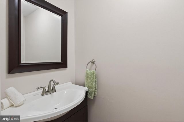 1 FISHER DR, Hillsborough, NJ 08844