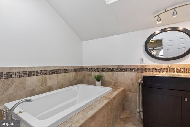 1 FISHER DR, Hillsborough, NJ 08844