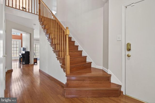 1 FISHER DR, Hillsborough, NJ 08844