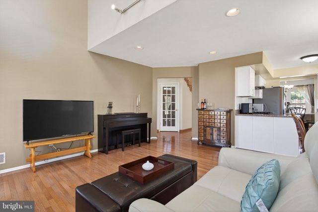 1 FISHER DR, Hillsborough, NJ 08844