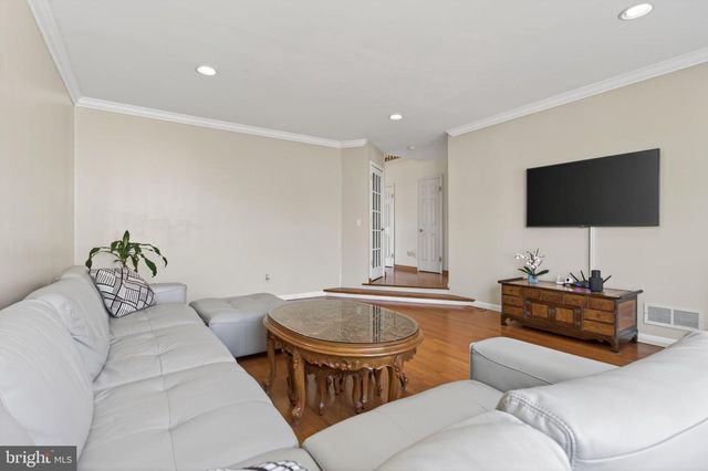 1 FISHER DR, Hillsborough, NJ 08844
