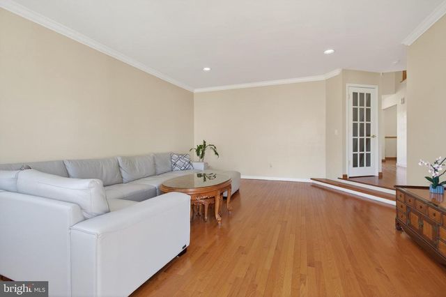 1 FISHER DR, Hillsborough, NJ 08844